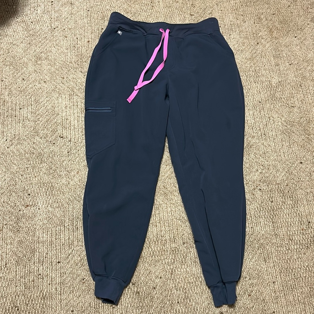 Figs night sky joggers scrub pants in size L/P